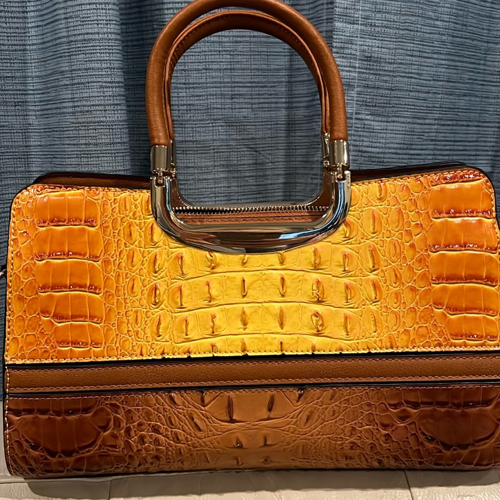 Fabriano Leather Handbag With Matching Wallet.